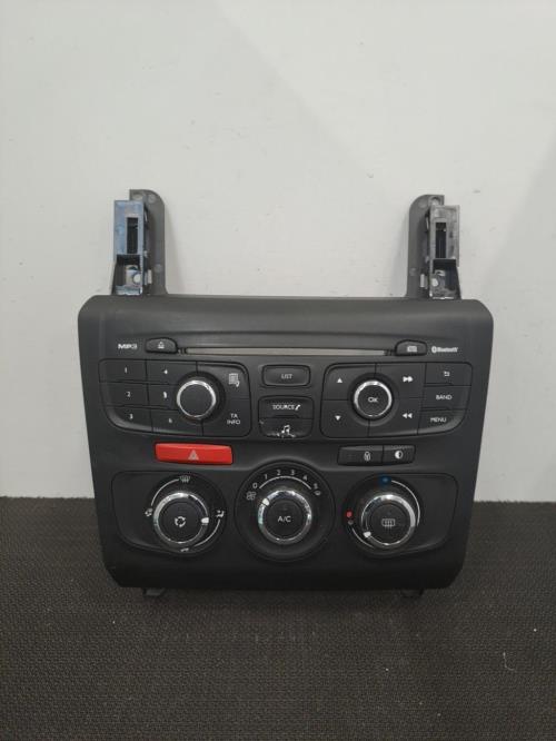 Image Facade autoradio - CITROEN C4 2