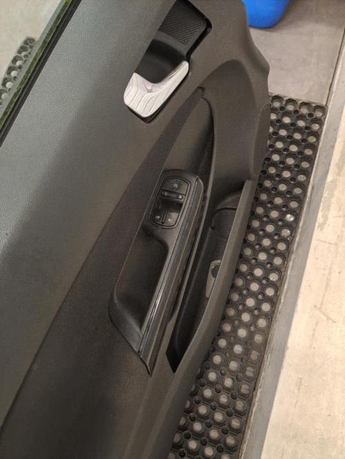 Image Porte avant gauche - OPEL CORSA D