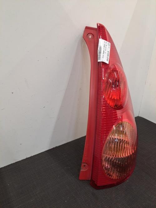 Image Feu arriere principal droit (feux) - PEUGEOT 107