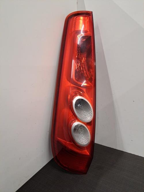 Image Feu arriere principal gauche (feux) - FORD FIESTA 5