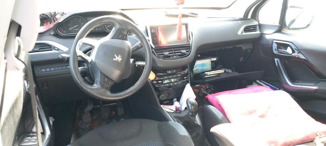 Image Interrupteur de leve vitre avant gauche - PEUGEOT 208 1