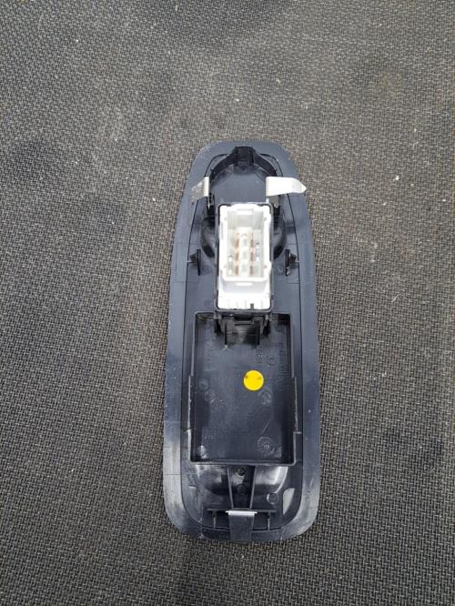 Image Interrupteur de leve vitre avant droit - PEUGEOT 208 1
