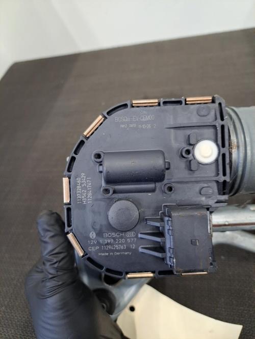 Image Moteur essuie glace avant droit - PEUGEOT 5008 1