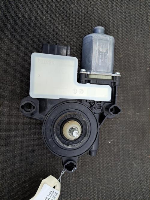 Image Moteur leve vitre avant droit - SEAT IBIZA 5