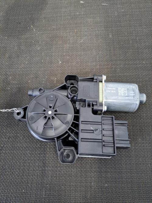 Image Moteur leve vitre avant droit - SEAT IBIZA 5