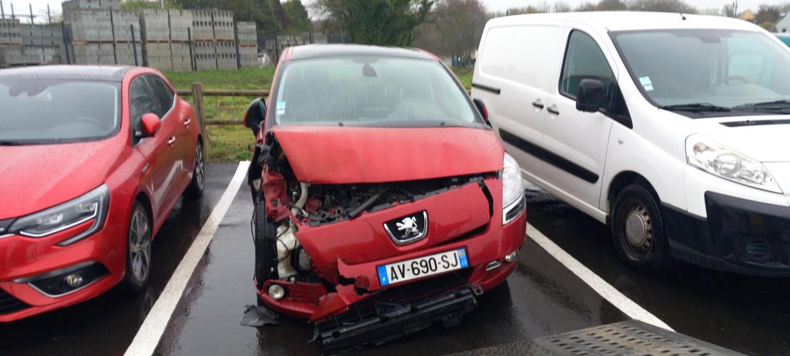 Image Moteur essuie glace avant gauche - PEUGEOT 5008 1