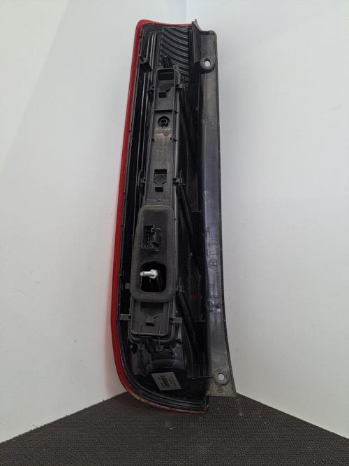 Image Feu arriere principal droit (feux) - FORD FIESTA 5
