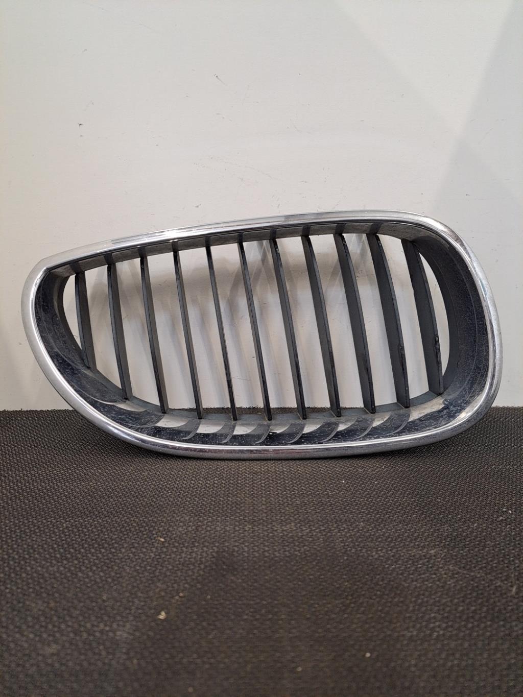Grille de calandre droite BMW SERIE 5 E60 PHASE 2 Diesel - 1