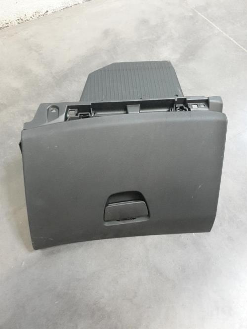 Image Boite a gants - PEUGEOT 208 1