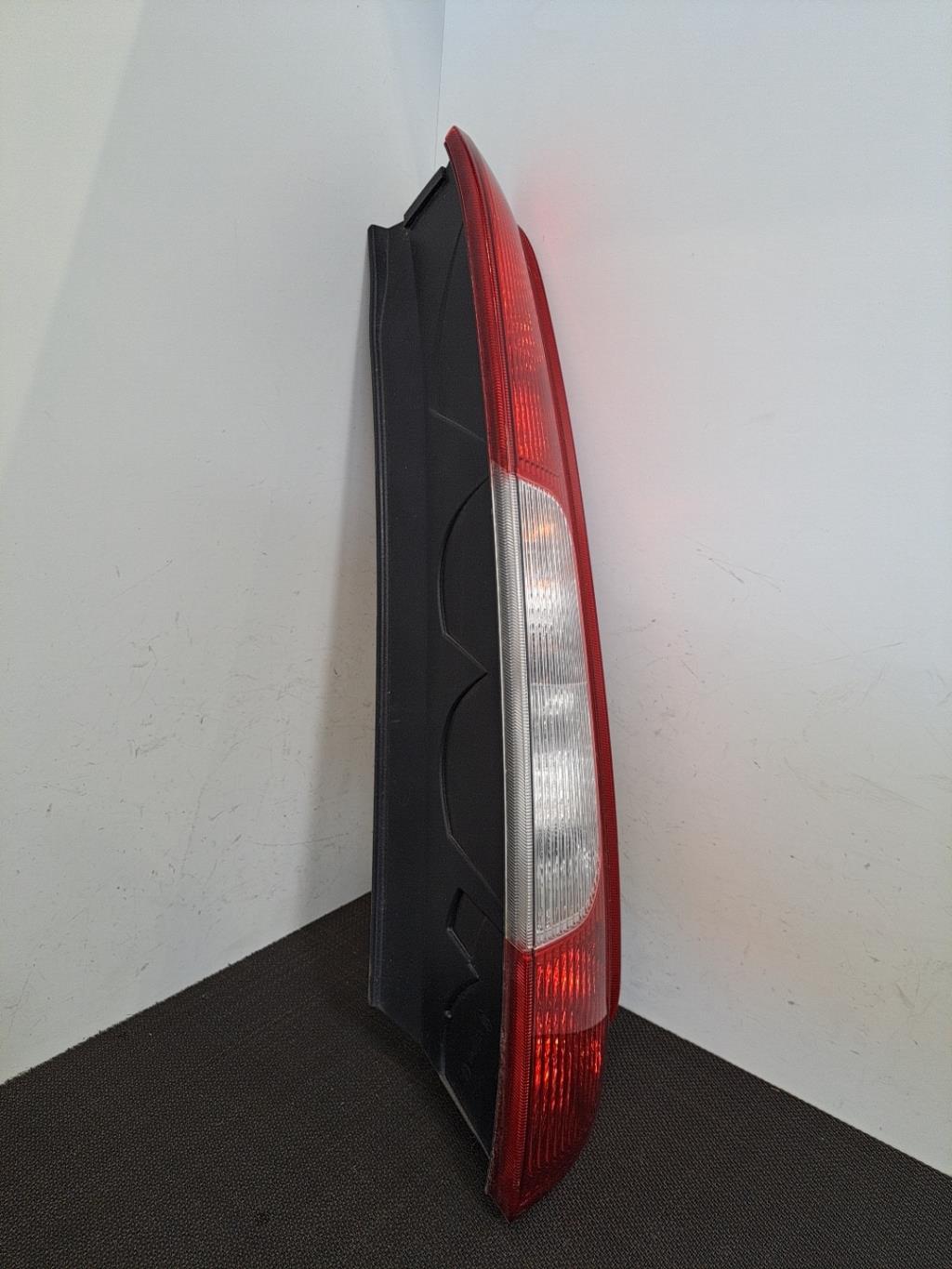 Feu arriere principal droit (feux) FORD C-MAX 1 PHASE 1 Essence - 1