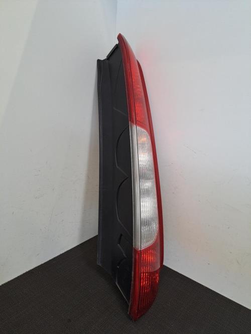 Image Feu arriere principal droit (feux) - FORD C-MAX 1