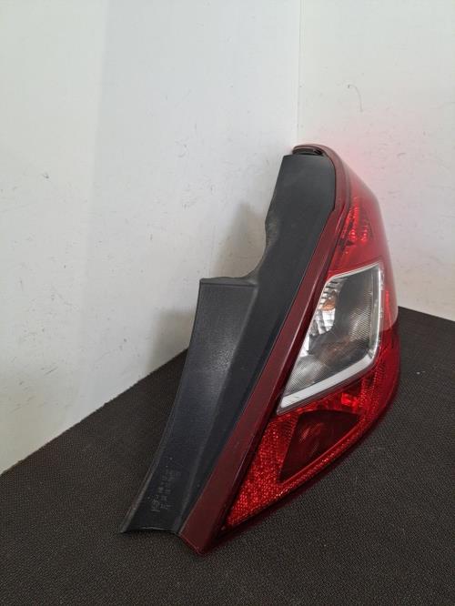 Image Feu arriere principal droit (feux) - OPEL CORSA D