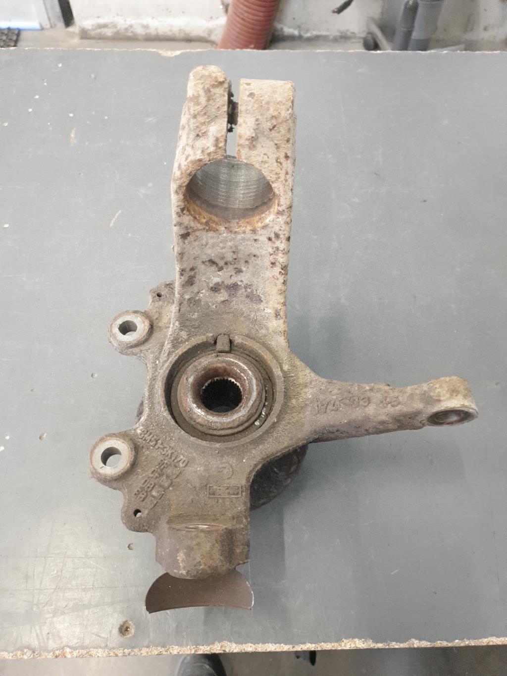 Moyeu avant droit FORD C-MAX 1 PHASE 1 Essence - 1