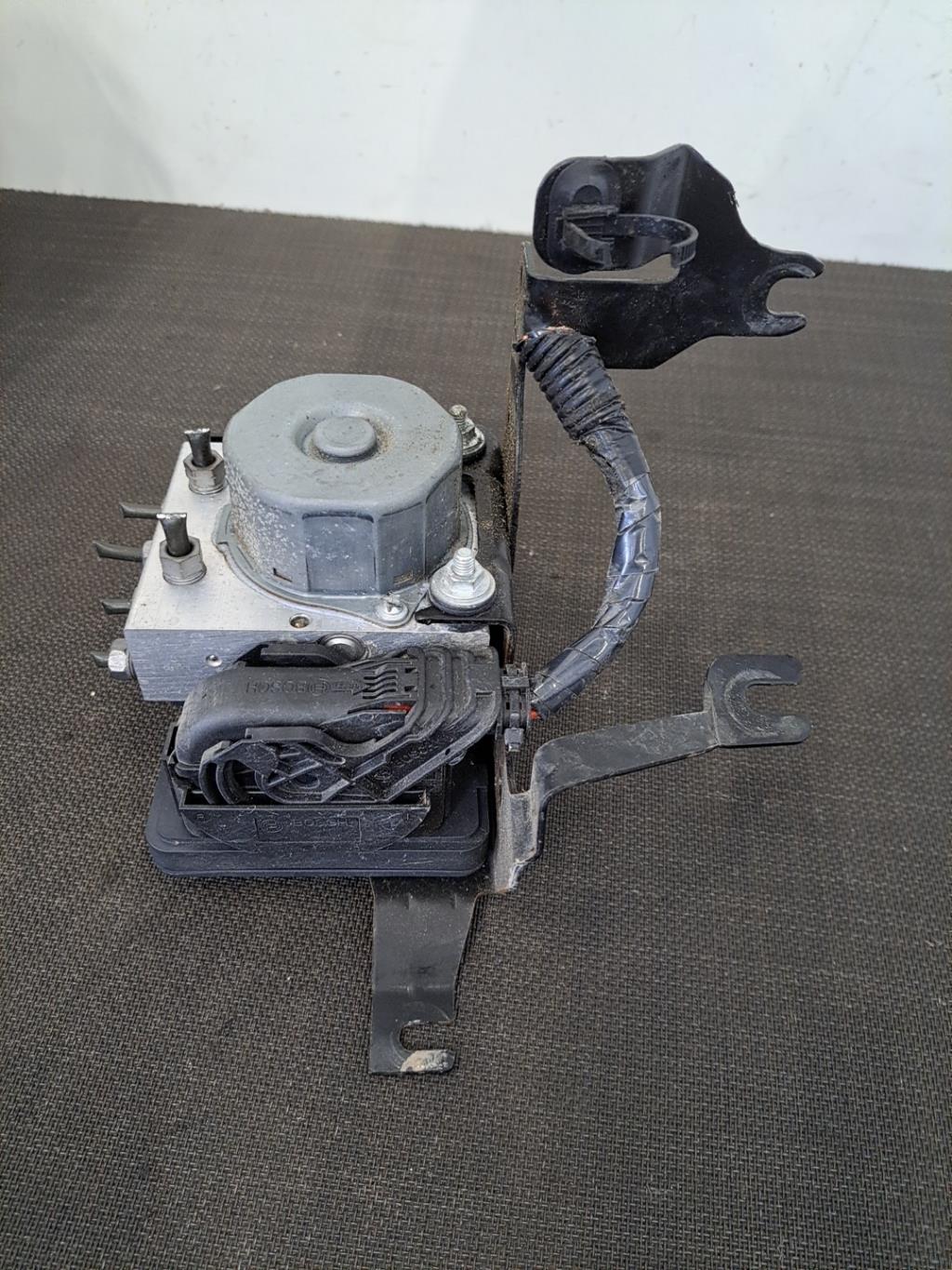 Bloc ABS (freins anti-blocage) RENAULT CLIO 4 PHASE 1 BREAK Essence - 1