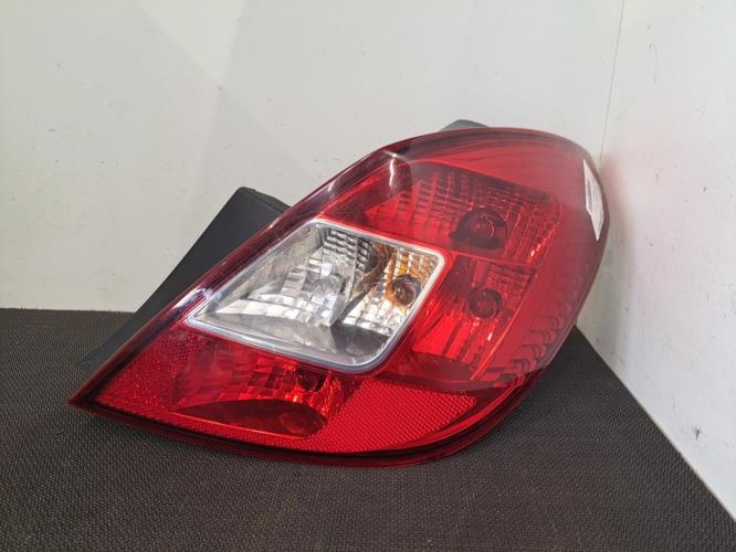 Image Feu arriere principal droit (feux) - OPEL CORSA D
