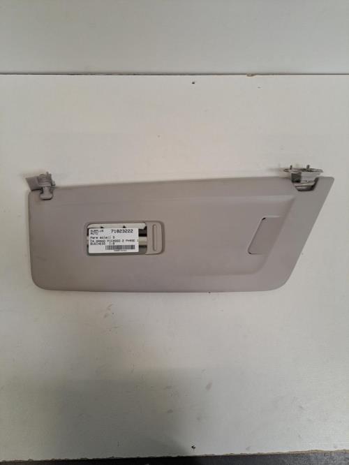 Image Pare soleil gauche - CITROEN C4 GRAND PICASSO 2