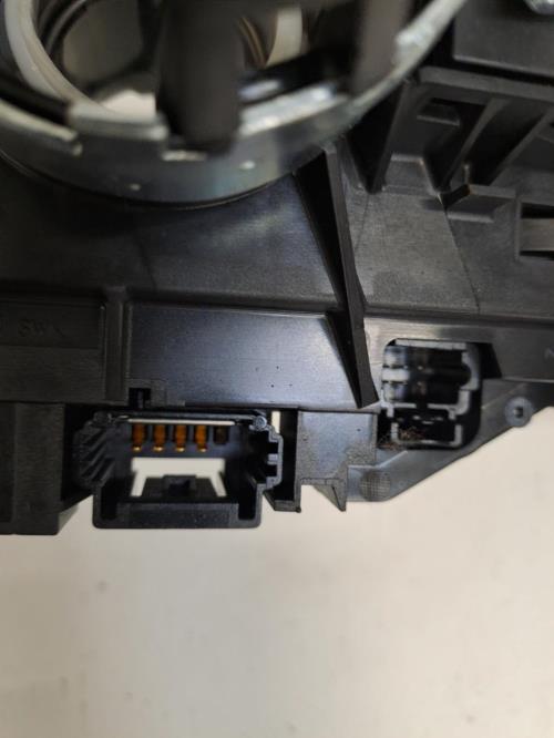 Image Com (Bloc Contacteur Tournant+Commodo Essuie Glace+Commodo Phare) - PEUGEOT 5008 1