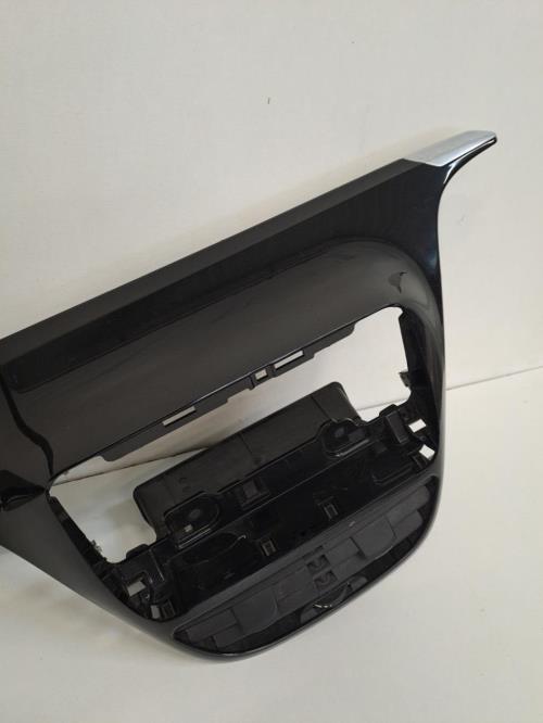 Image Facade autoradio - PEUGEOT 208 1