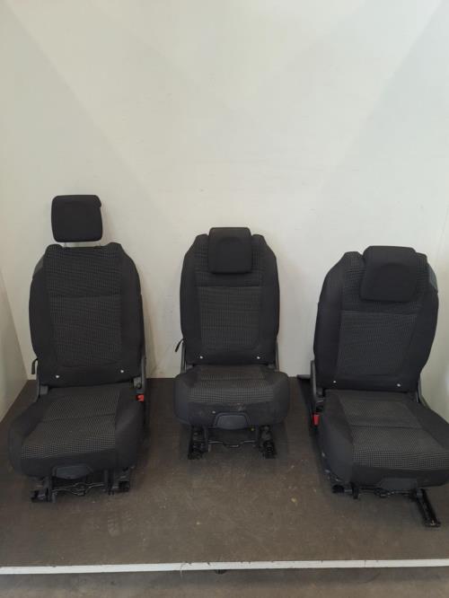 Image Interieur complet - PEUGEOT 5008 1
