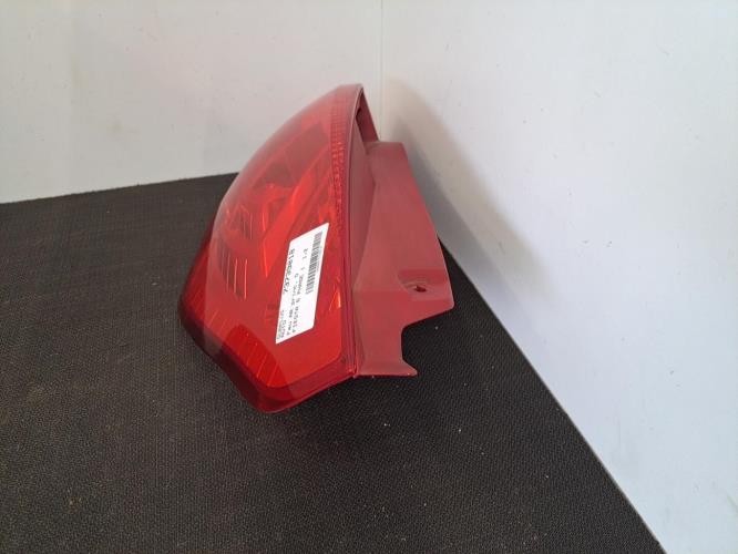Image Feu arriere principal droit (feux) - FORD FIESTA 6