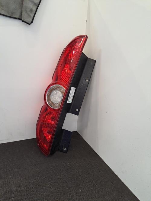 Image Feu arriere principal gauche (feux) - FIAT DOBLO 2