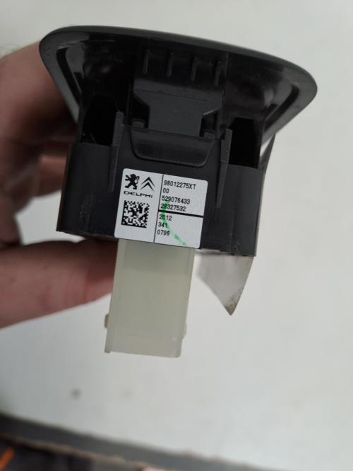 Image Interrupteur de leve vitre avant droit - CITROEN C3 2