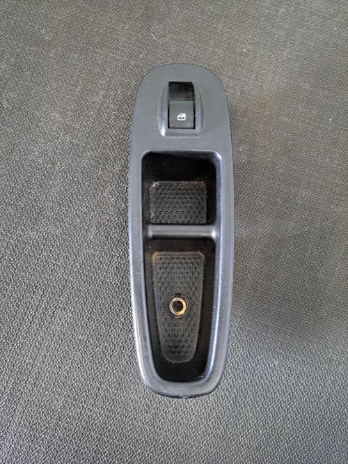 Image Interrupteur de leve vitre avant droit - FIAT 500L
