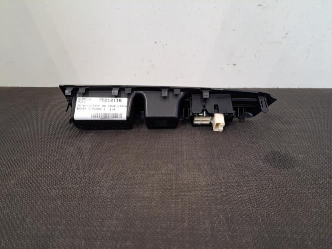 Image Interrupteur de leve vitre avant droit - TOYOTA YARIS 3