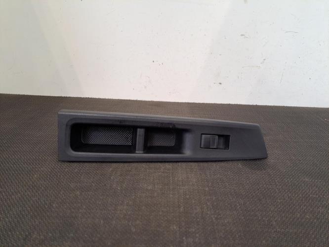 Image Interrupteur de leve vitre avant droit - TOYOTA YARIS 3
