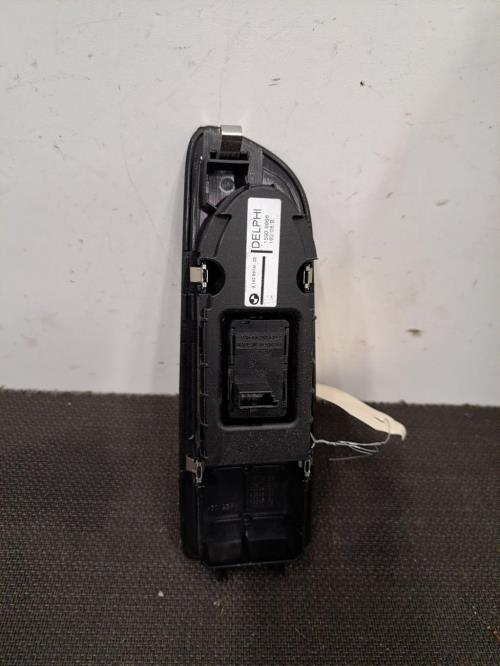 Image Interrupteur de leve vitre avant droit - BMW SERIE 1 E81