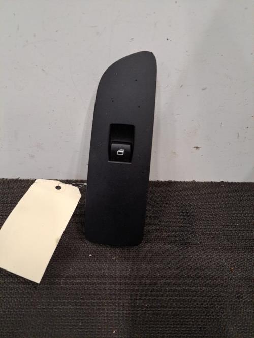Image Interrupteur de leve vitre avant droit - BMW SERIE 1 E81