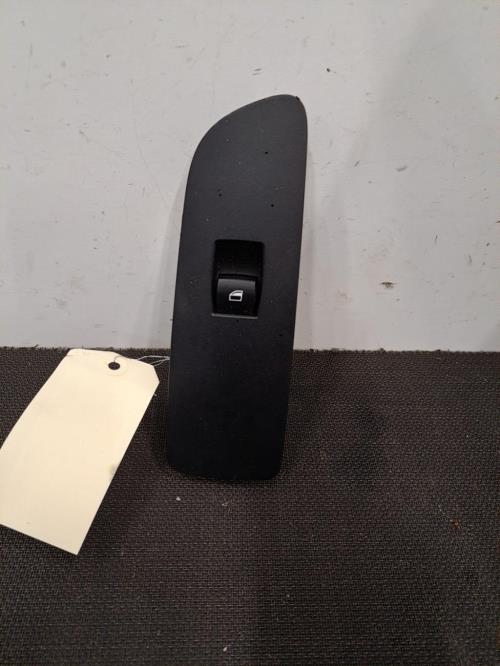 Image Interrupteur de leve vitre avant droit - BMW SERIE 1 E81