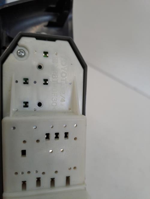 Image Interrupteur de leve vitre avant gauche - TOYOTA YARIS 3