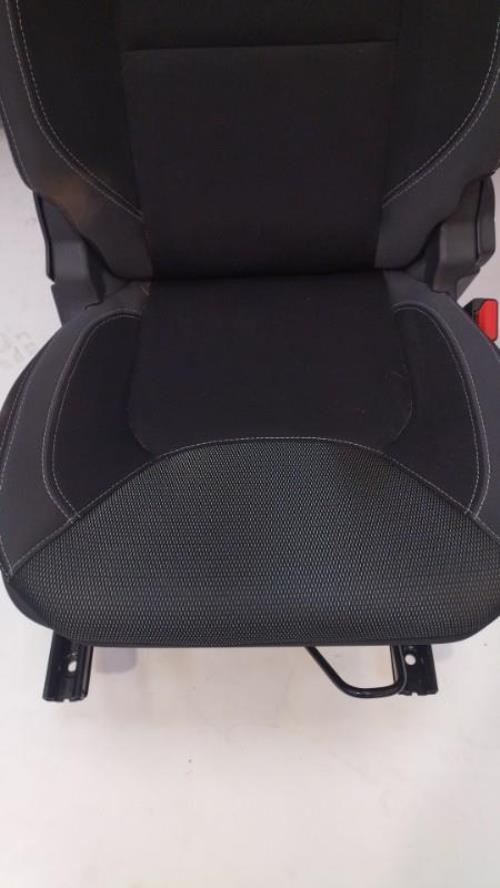 Image Siege avant droit - RENAULT CLIO 4