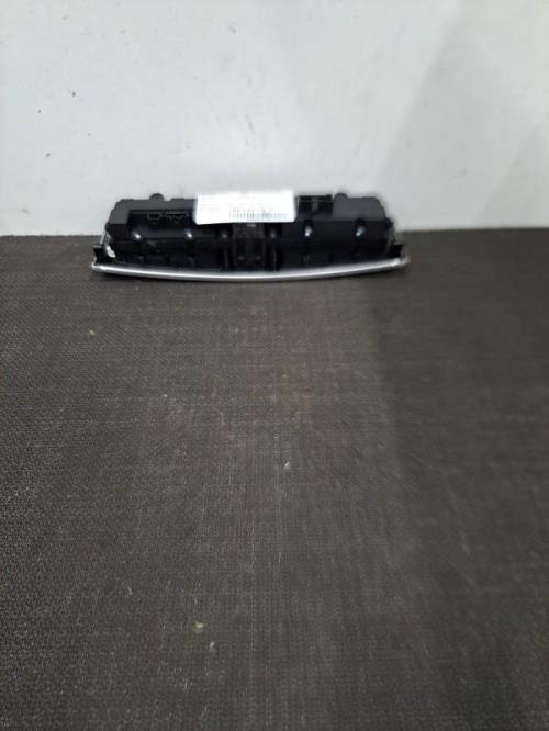 Image Bouton de warning - MERCEDES CLASSE C 203 COUPE SPORT