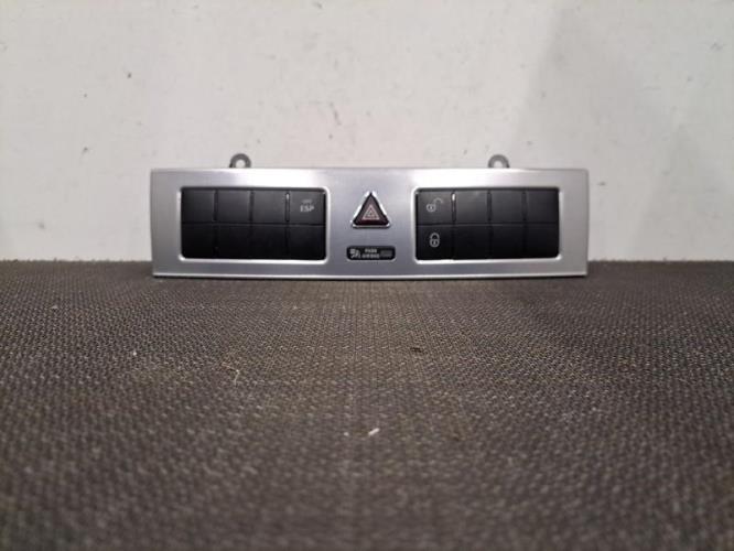Image Bouton de warning - MERCEDES CLASSE C 203 COUPE SPORT