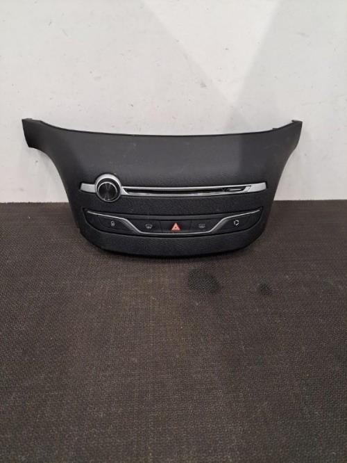 Image Facade autoradio - PEUGEOT 308 2 SW