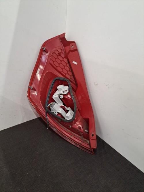 Image Feu arriere principal droit (feux) - FORD FIESTA 6