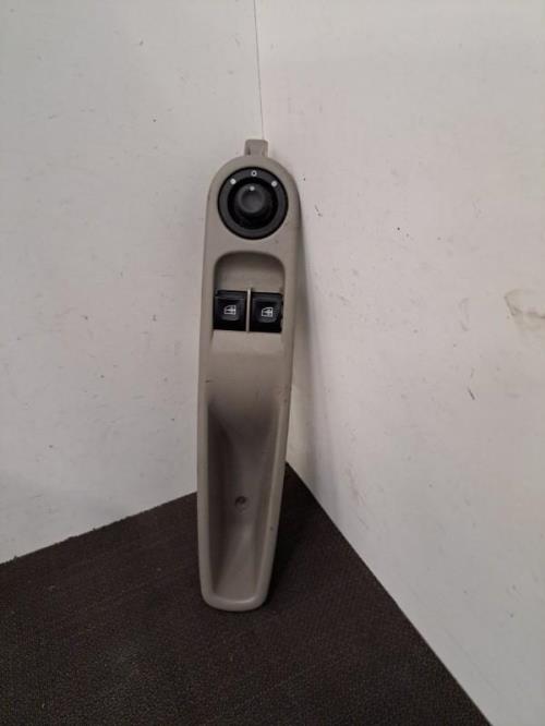 Image Interrupteur de leve vitre avant gauche - RENAULT ZOE