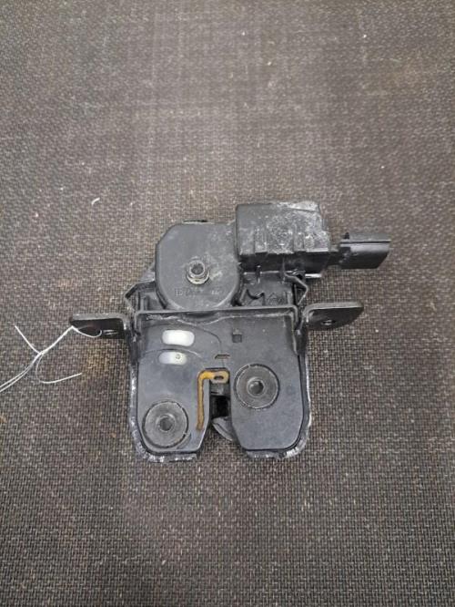 Image Serrure de coffre - RENAULT CLIO 4