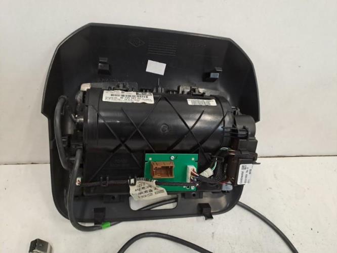 Image Ecran GPS - PEUGEOT 5008 1