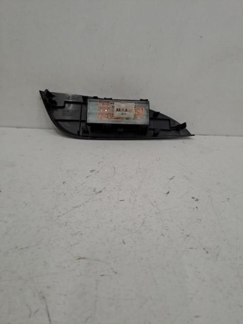 Image Interrupteur de leve vitre avant droit - NISSAN PULSAR