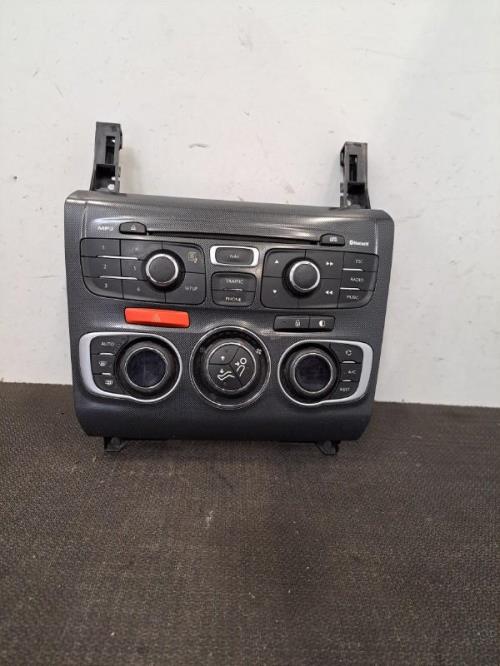 Image Facade autoradio - CITROEN C4 2