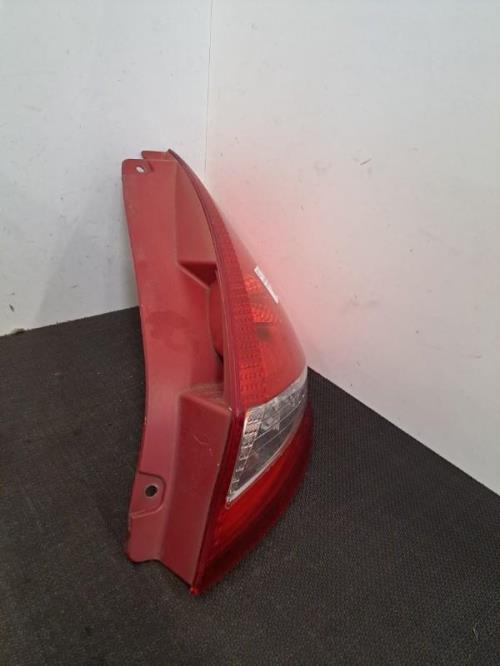 Image Feu arriere principal droit (feux) - FORD FIESTA 6