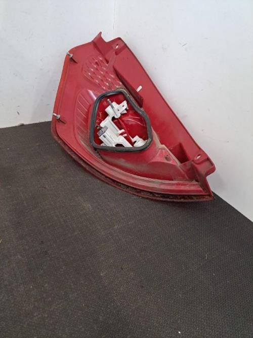Image Feu arriere principal droit (feux) - FORD FIESTA 6