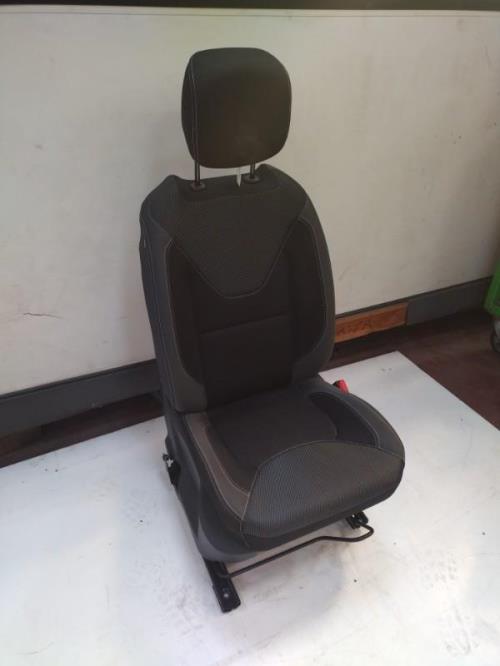 Image Siege avant droit - RENAULT CLIO 4