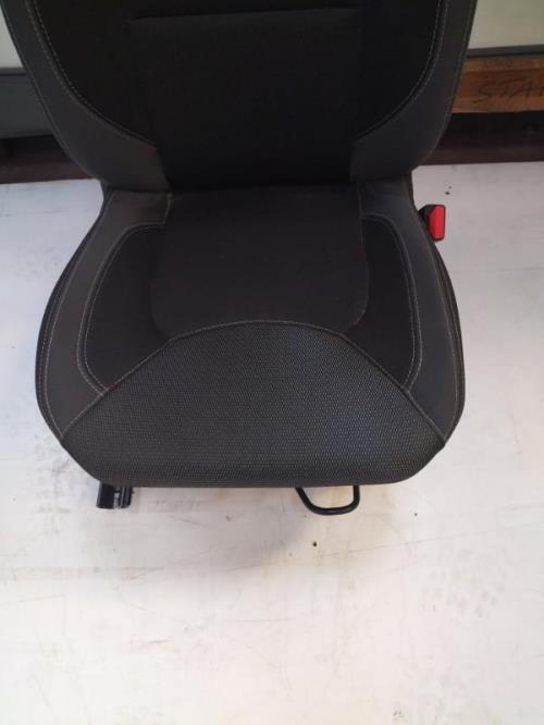 Image Siege avant droit - RENAULT CLIO 4