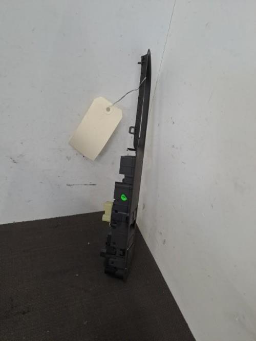 Image Interrupteur de leve vitre avant gauche - RENAULT CLIO 4