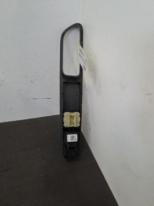 Image Interrupteur de leve vitre avant gauche - RENAULT CLIO 4