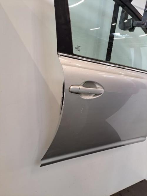 Image Porte avant droit - TOYOTA AVENSIS 2